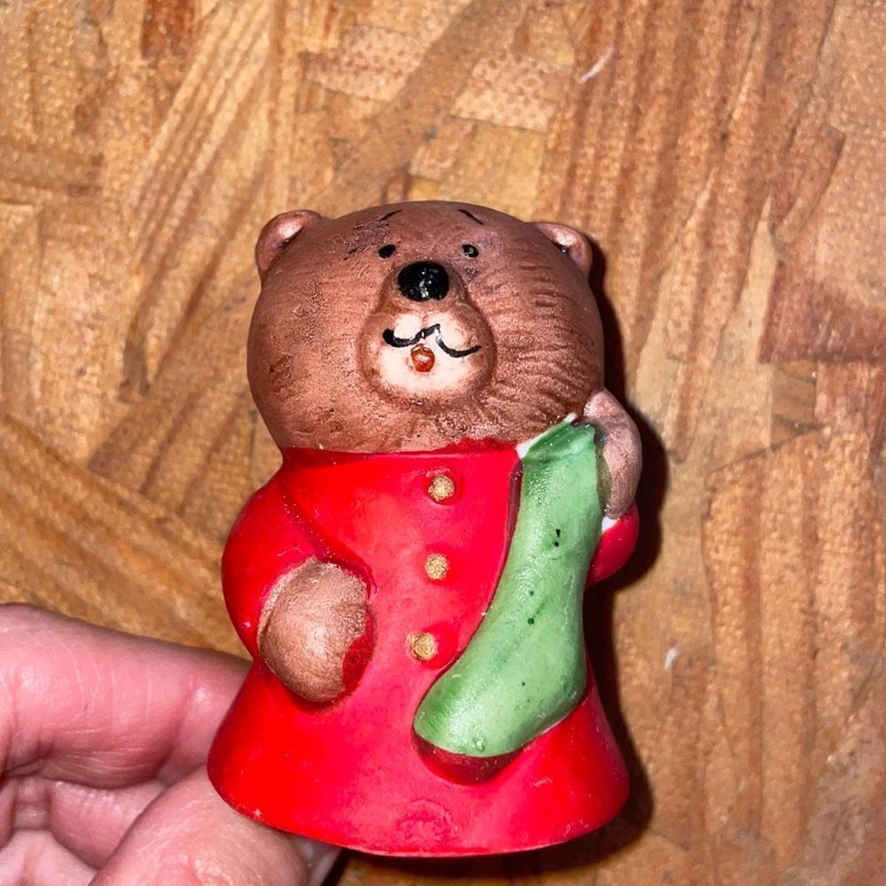 Vtg 1984 Jasco ceramic bear in red nightshirt holding green stocking